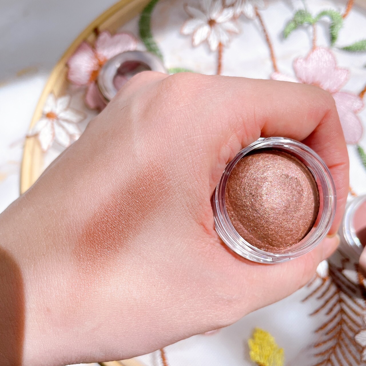 アイグロウジェム スキンシャドウ/DECORTÉ/ジェル・クリームアイシャドウを使ったクチコミ（3枚目）