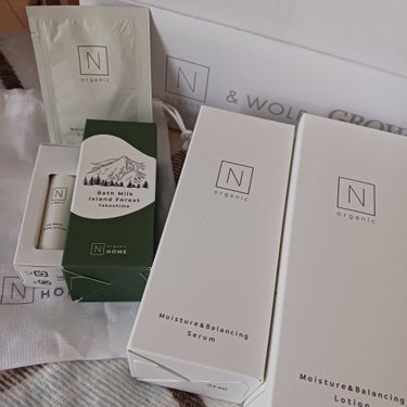 Ｎ organicの定期便💓届きたてほやほやです🚚

本来なら購入するにはまだ早いんだけど、誕生月だと色々な特典があるので先取り🎂(その分、次回は遅らせる)

このローションとセラムが大好きで、もう一年