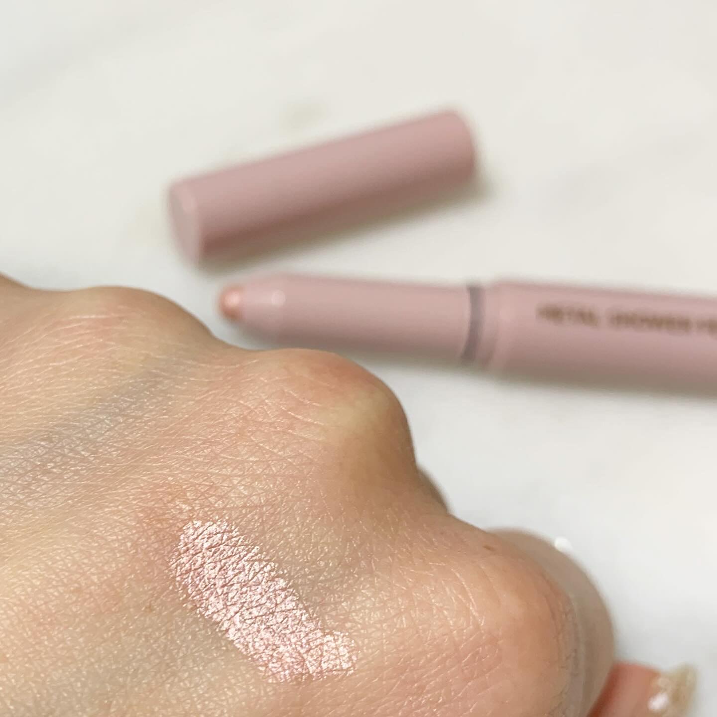 ウォンジョンヨ　メタルシャワーペンシル 01ドリームハグ/Wonjungyo/スティックアイシャドウを使ったクチコミ（3枚目）