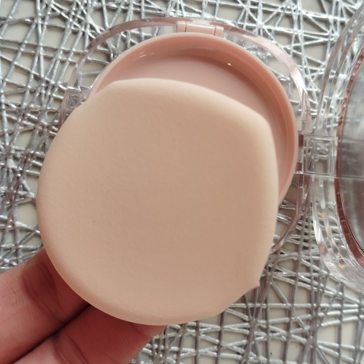 アリウル インクフェザーカバーラスティングクッション/Ariul/クッションファンデーションを使ったクチコミ（2枚目）