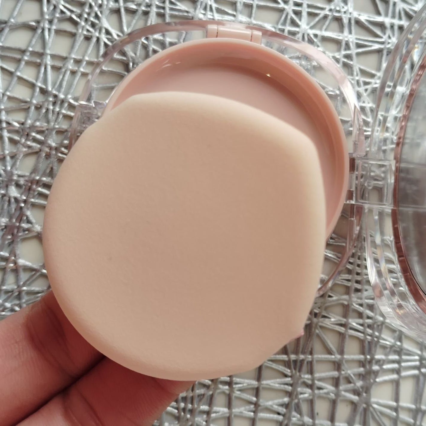 アリウル インクフェザーカバーラスティングクッション/Ariul/クッションファンデーションを使ったクチコミ(2枚目)