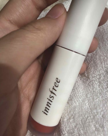 
#innisfree ビビッドクリーミーティント 4

オレンジのカラーに初挑戦しました👏

多分ブルベだと思われる私にはあまり似合わず…

ティントだから持ちも良いかなと思ったのですが、唇が貧弱な私