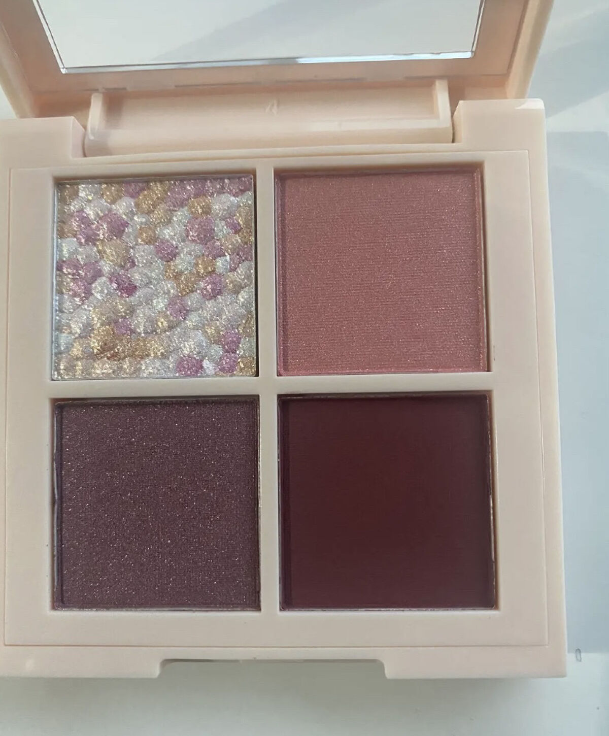 レブロン ダズル アイシャドウ クアッド/REVLON/アイシャドウパレットを使ったクチコミ（2枚目）