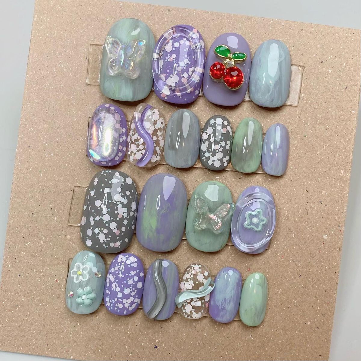 久しぶりにフリーサイズ作った！！
ほぼ売り切れてから全然作ってなかった😭😭
.
20枚入りのフリーサイズは基本1点ものなので個性全開です
周りとは絶対かぶりません
.
ネイルチップのご注文はBASE SHOPから🌷💓
.
.
.
#