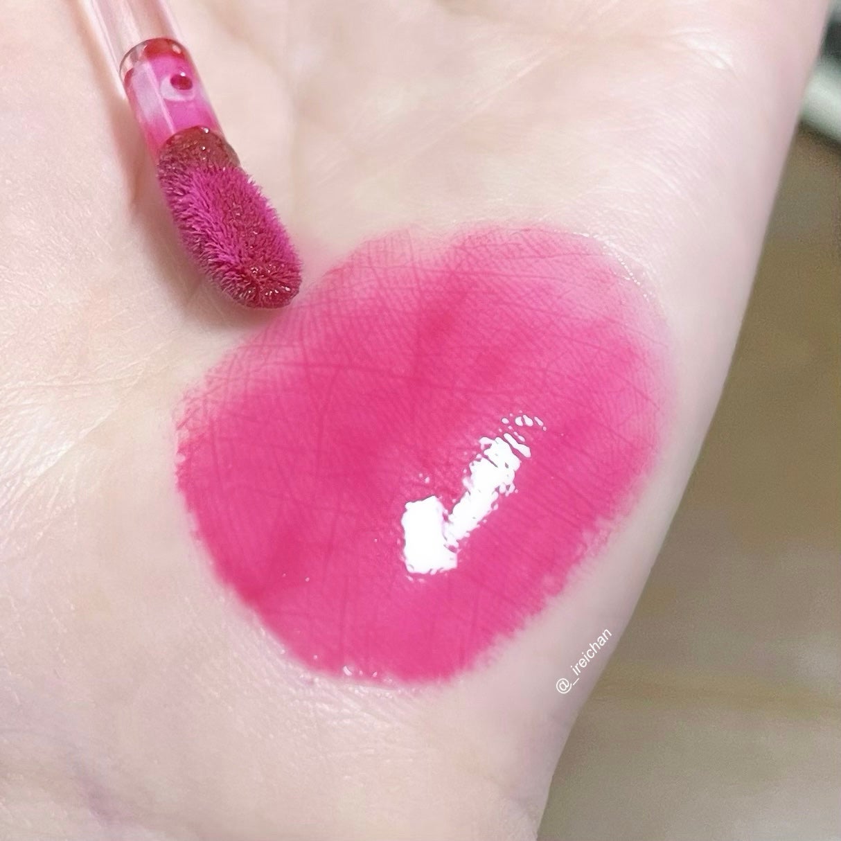 グラスティングカラーグロス/rom&nd/リップグロスを使ったクチコミ(4枚目)