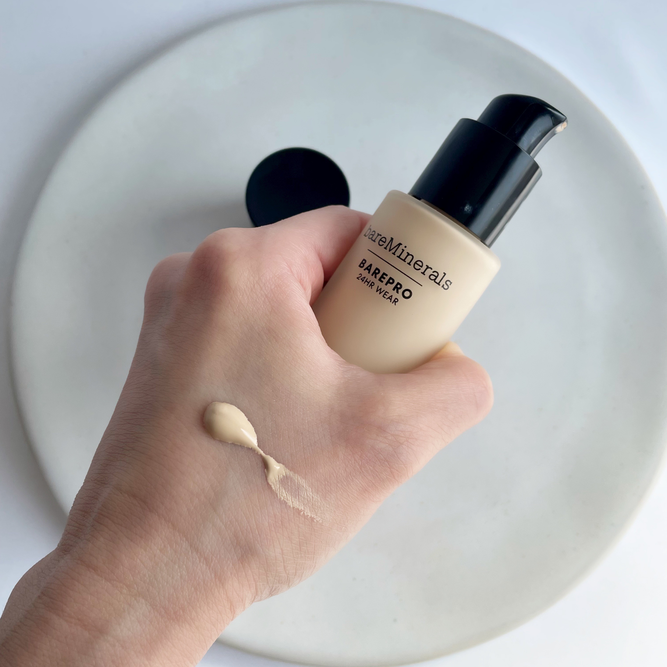 ベアプロ 24HR リキッド ファンデーション フェア 10 ウォーム/bareMinerals/リキッドファンデーションを使ったクチコミ（2枚目）