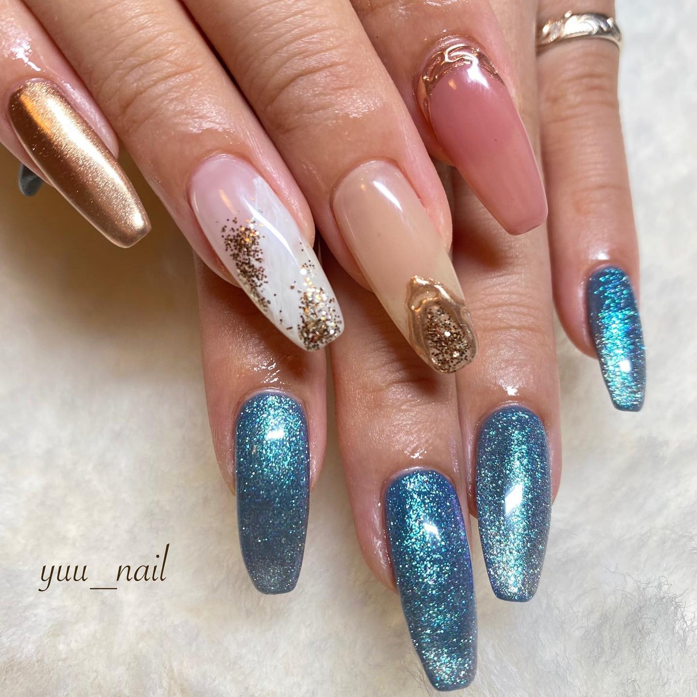 YUKA on LIPS 「.キラキラニュアンス..#nail#nailist#ネイル#ネ..」(1枚目)