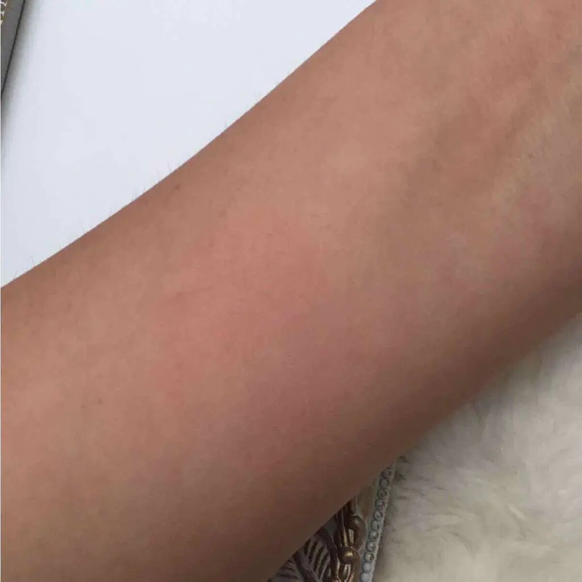 ポンポンミネラルチーク ハニーサックル