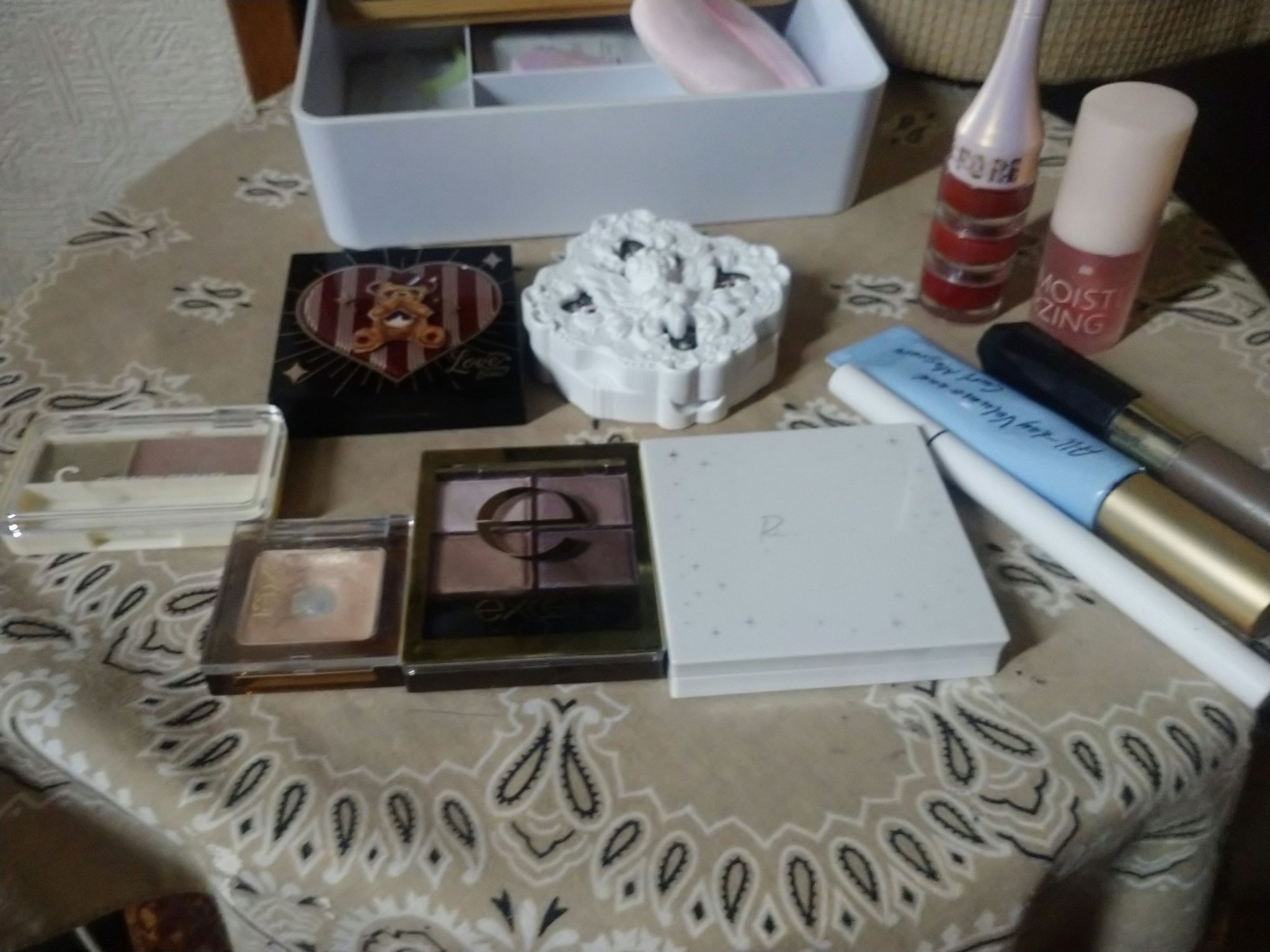 xixi フリーダムリキッドファンデーションのクチコミ「🌷今日のメイク🌷

朝のスキンケア後

ビオレUV　アクアリッチ　アクアハイライトローション水.....」（2枚目）