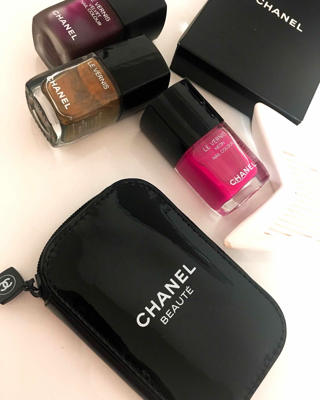 CHANEL ネイルケアキットのクチコミ「CHANELにクリスマスコスメを
予約しにいった際、
今年の特典をいただいてきました。

CH.....」（1枚目）