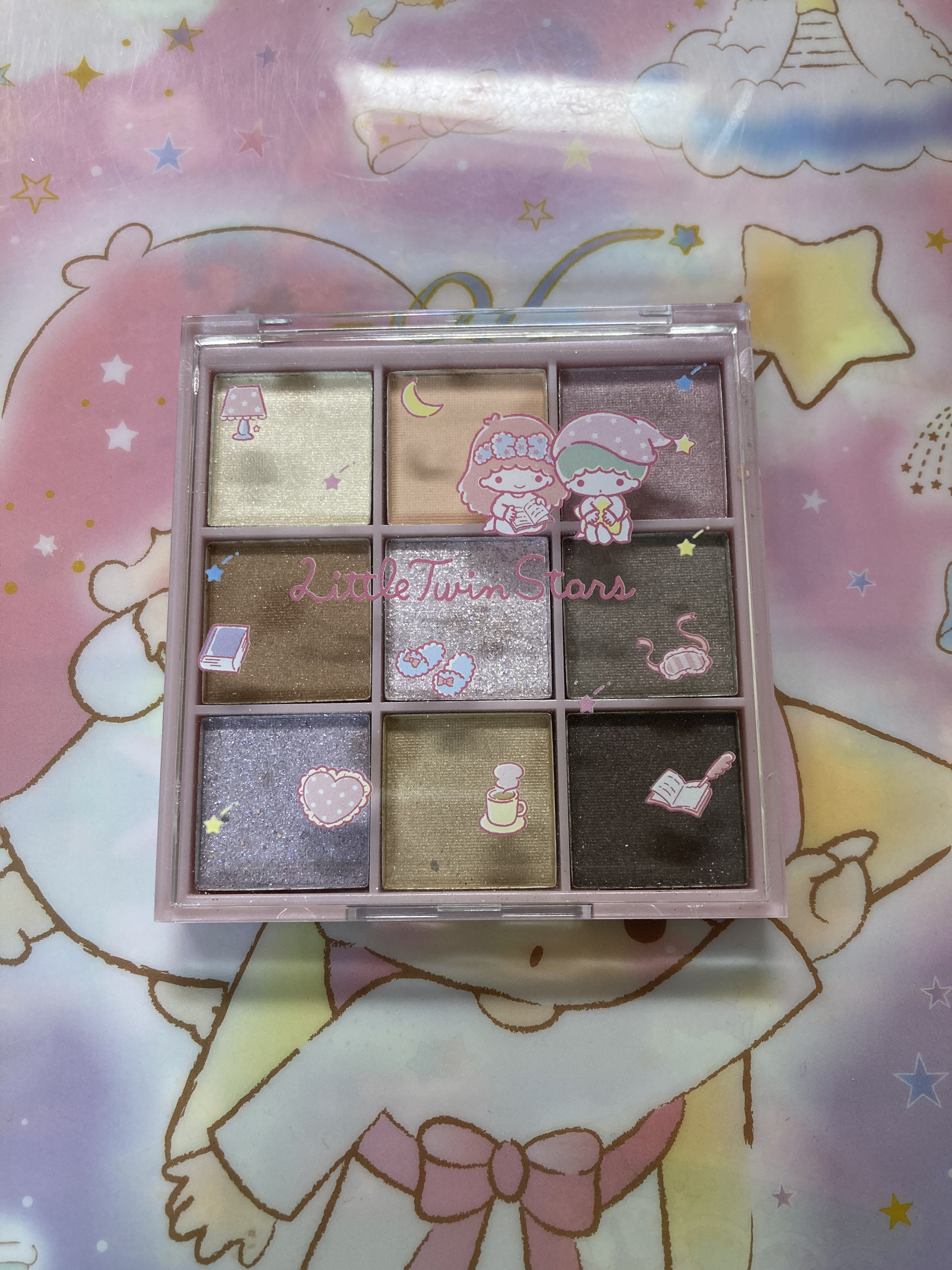 サンリオキャラクターズ コラボ 9色アイシャドウ/サンキューマート/アイシャドウパレットを使ったクチコミ（1枚目）