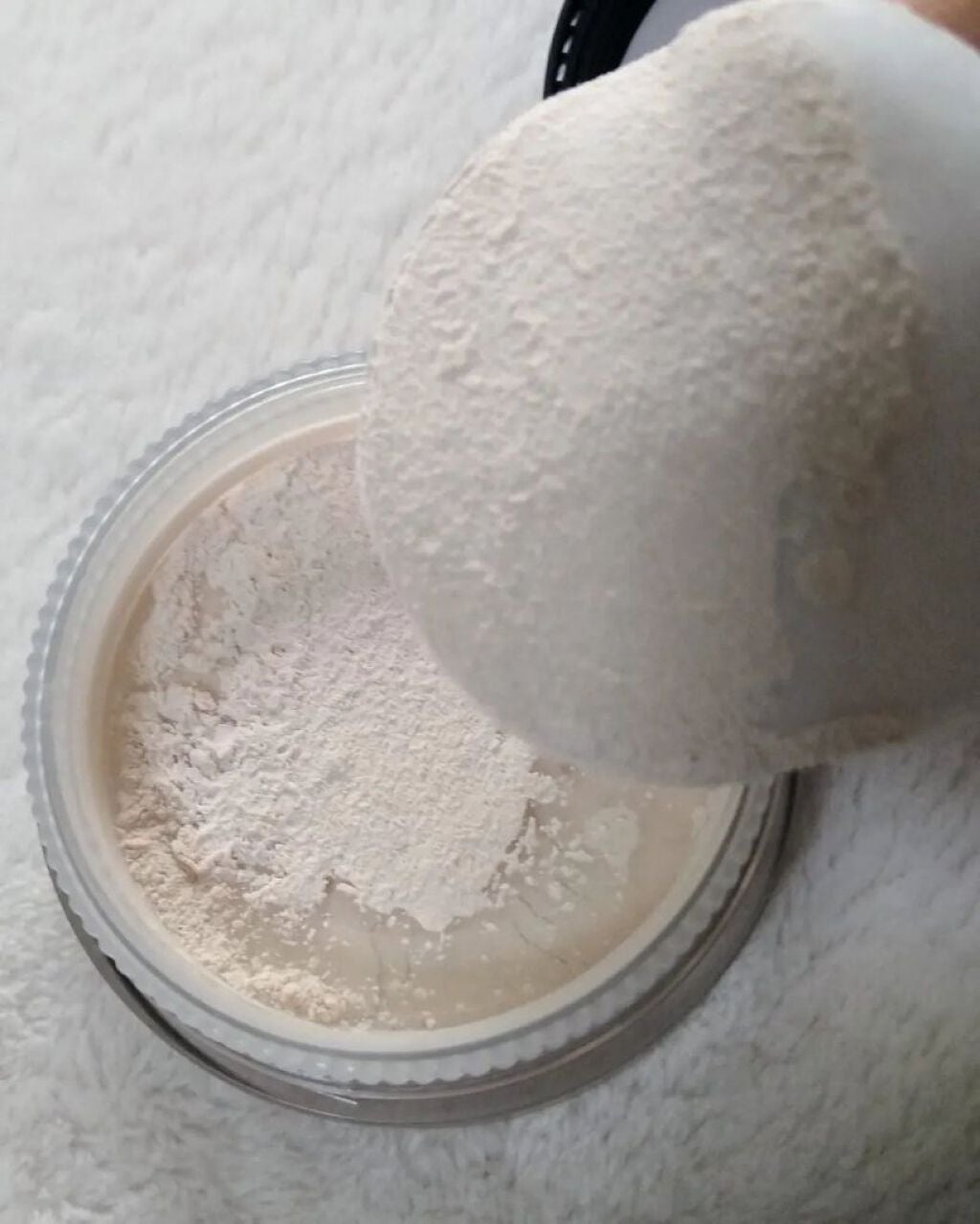 koroboro33 on LIPS 「イニスフリーノーセバムフィキシングフィニッシュパウダー★★★★..」(3枚目)