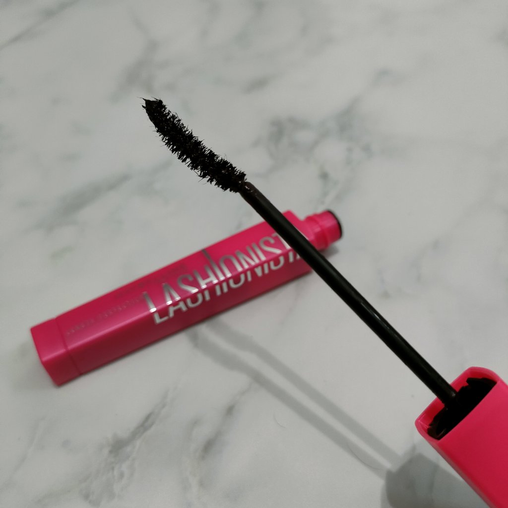 ラッシュニスタ N 04 チェリーブラック/MAYBELLINE NEW YORK/マスカラを使ったクチコミ（2枚目）