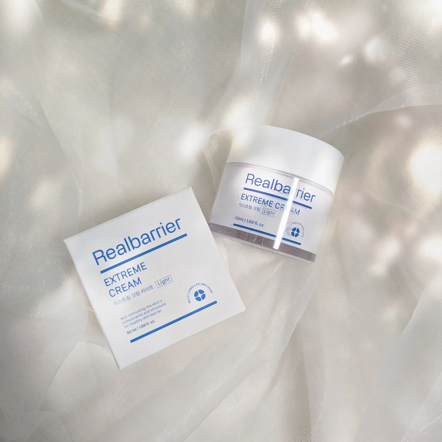 REAL BARRIER
リアルバリア
エクストリームクリーム（ライト）
50ml

肌バリア専門ブレンドの
実際の肌構造に似た
独自開発保湿成分で崩れた肌
バリア回復を期待できるクリーム

リアルバリアNO.1の
肌バリア回復クリームを
