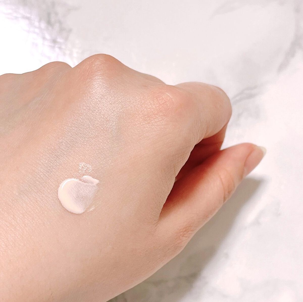 【旧】スノー UVシールド トーンアップ 50+/Dior/日焼け止めミルクを使ったクチコミ（2枚目）