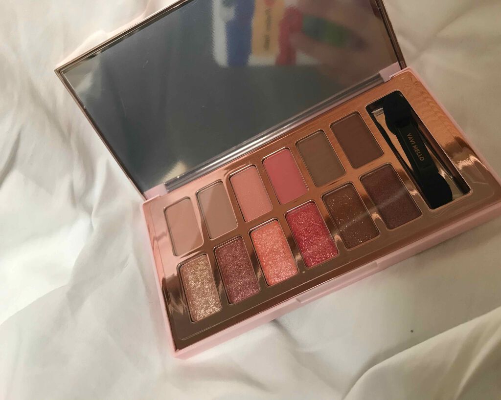 バレンタインボックス3ローズモーメント/VAVI MELLO/アイシャドウパレットを使ったクチコミ(2枚目)