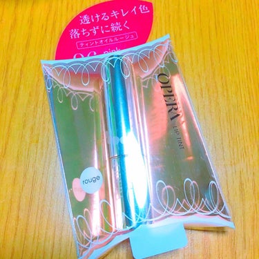 オペラのリップティント
06番のピンクレッド💄
いろんな所で良い評判のこちらやっと買いました


見た感じけっこう濃く見えたんですが、塗ってみるときつい色にならないし、とーっても可愛い色…😭💕
すごいす