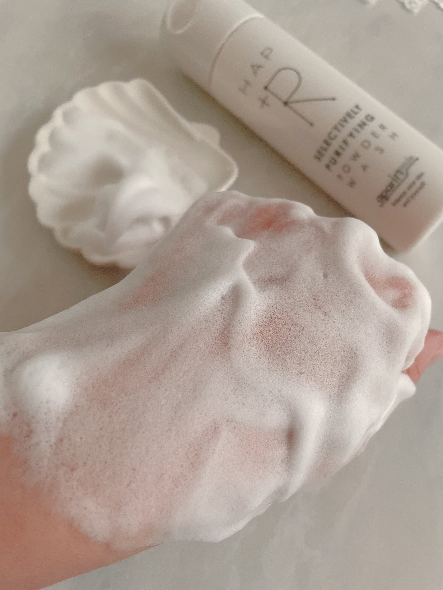 パイン on LIPS 「パウダーウォッシュ“微つぶ”で新感覚の洗い心地。酸化した皮脂や..」(3枚目)