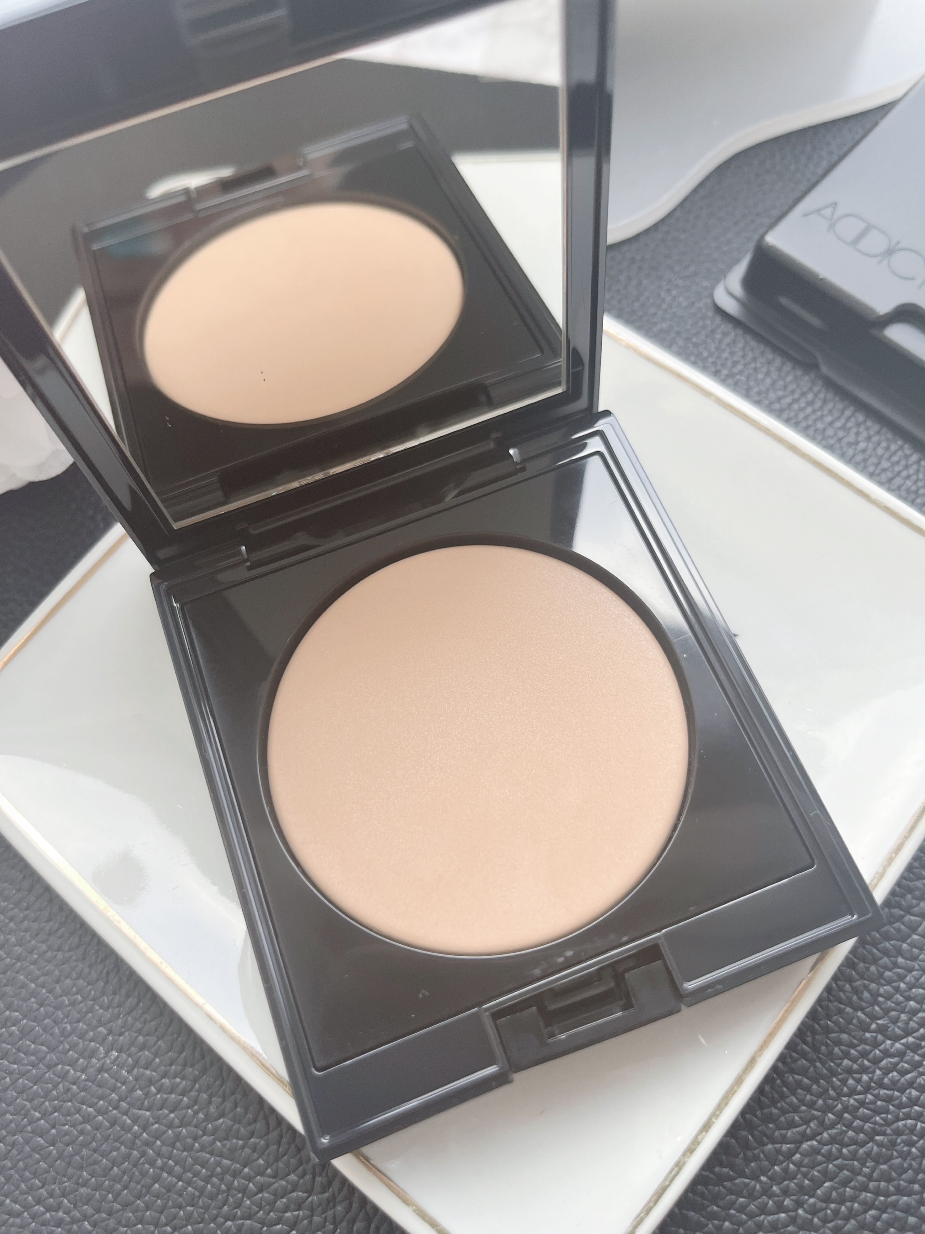 アディクション スキンリフレクト セッティングパウダー 001 Translucent Glow/ADDICTION/プレストパウダーを使ったクチコミ（2枚目）