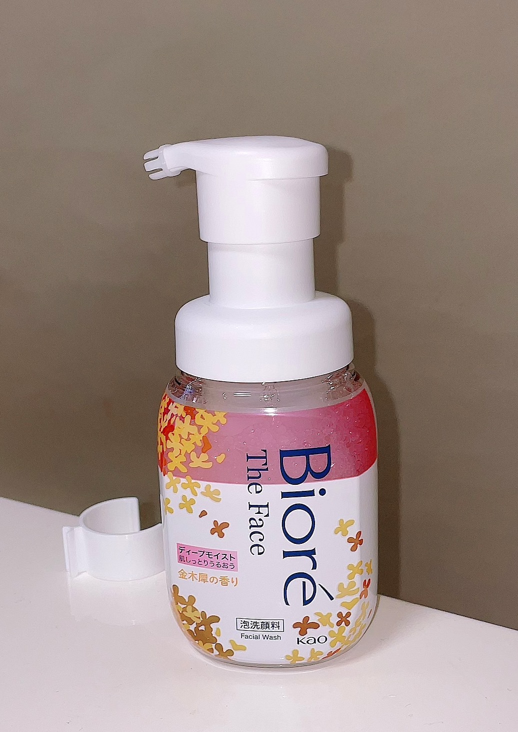 RisAのクチコミ「ビオレ ザフェイス 泡洗顔料ディープモイストはビオレ洗顔史上最高クラスの生クリーム泡だそうで、.....」（2枚目）