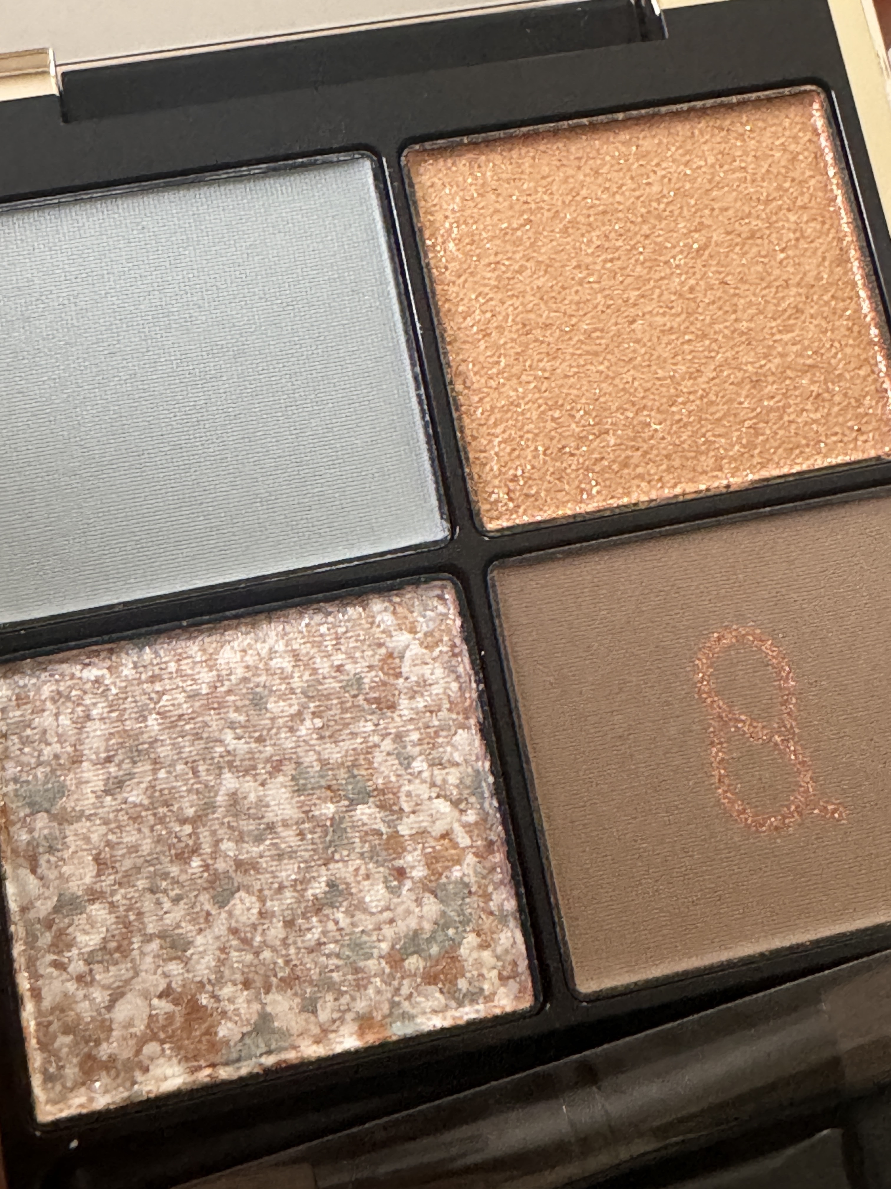 シグニチャー カラー アイズ 135 日向織 - HINATAORI/SUQQU/アイシャドウパレットを使ったクチコミ（2枚目）