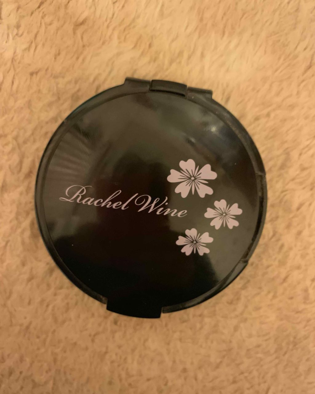 レイチェル ワイン ミネラルファンデーションのクチコミ「化粧の仕上げにお出かけ先のお直しにと重宝しています。抑えるように使いカバー力もあります。..」（1枚目）