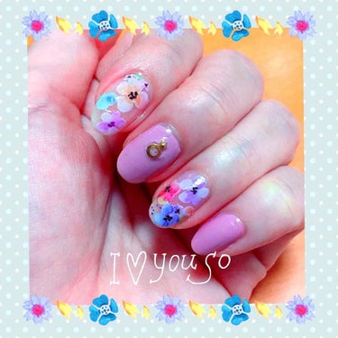 サンリオネイル💅♡

色:ピンクベージュ

2度塗りのあとトップコートを塗ってます！

今回のお花のシールはセリアのものを使ってます♪
春夏っぽく貼ってみましたー！

どれも100円で気軽に試せるのが良