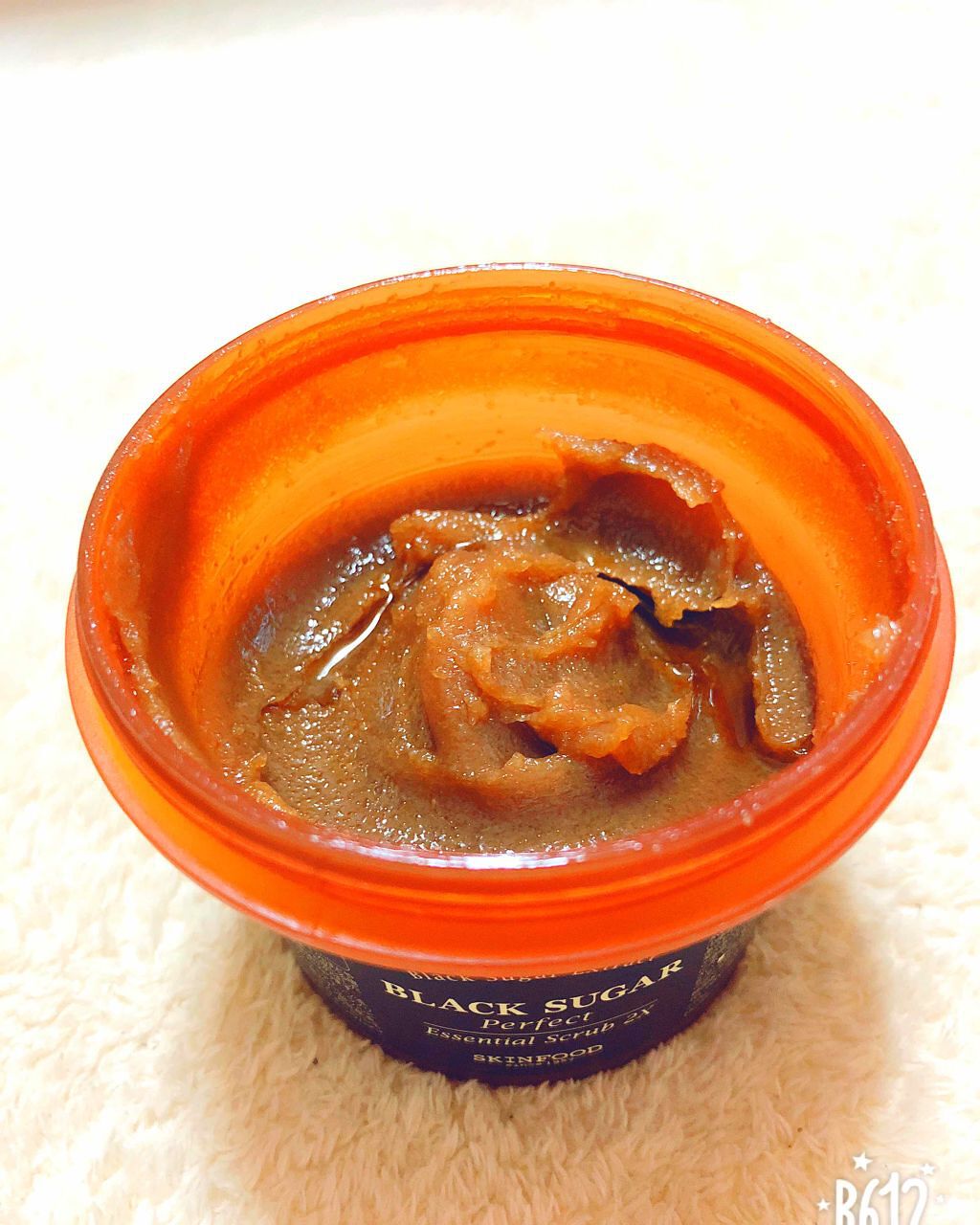 ブラックシュガー パーフェクト エッセンシャル スクラブ2X/SKINFOOD/洗い流すパック・マスクを使ったクチコミ（2枚目）