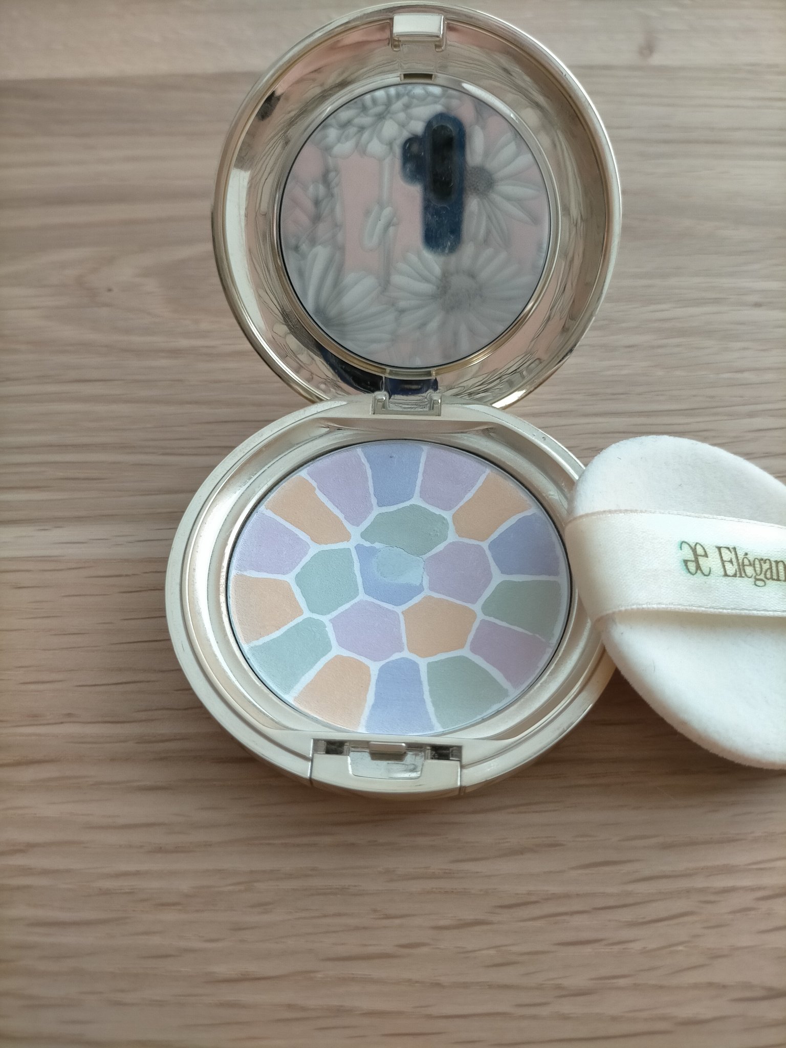 ラ プードル オートニュアンス I エレガント/Elégance/プレストパウダーを使ったクチコミ（2枚目）