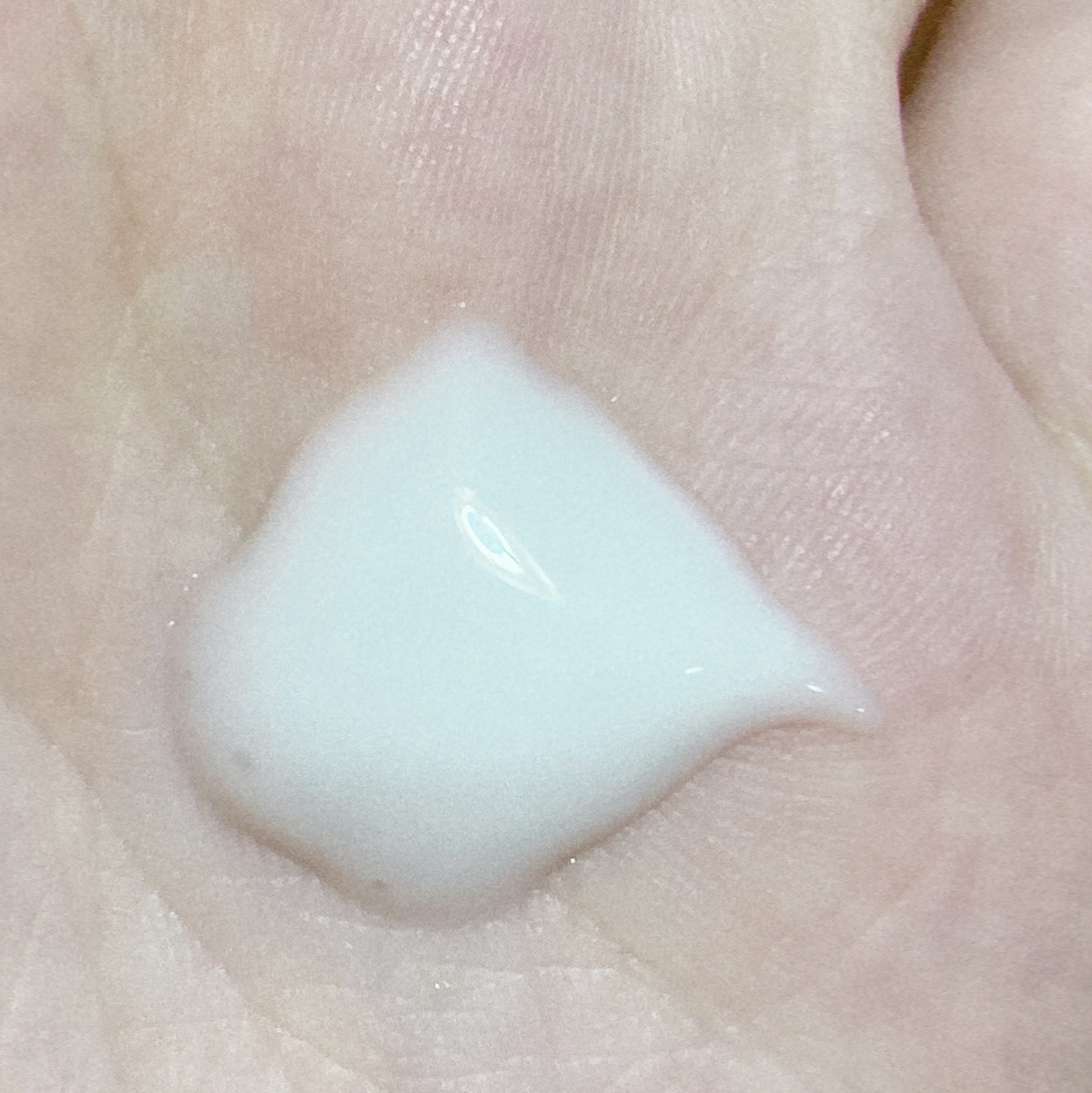 BOTANIST ボタニカルスプリング ヘアミルクのクチコミ「BOTANIST　ボタニカルスプリング ヘアミルクの感想です。


期間限定で2023年モデル.....」（3枚目）