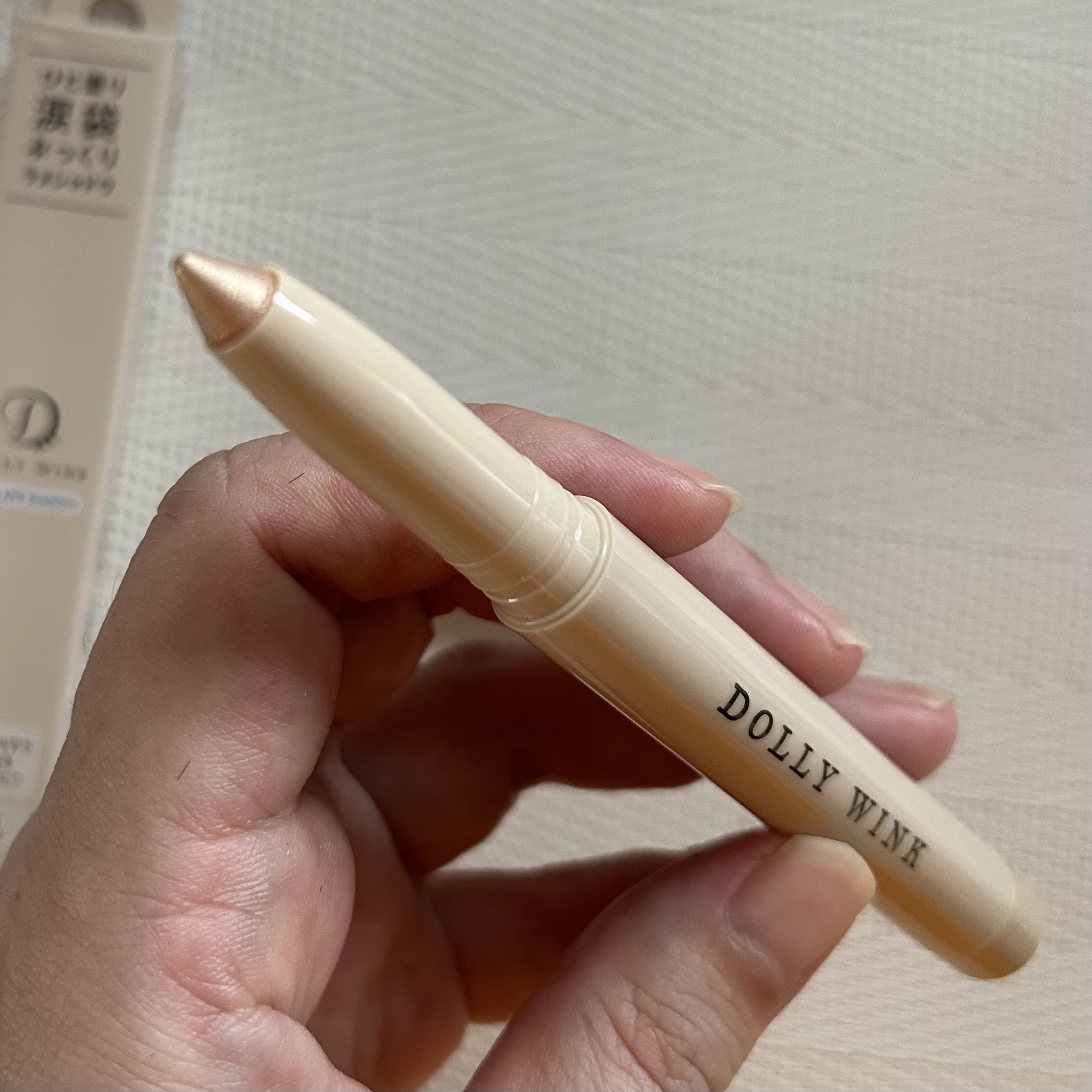 スティックラメシャドウ 01 シャンパンゴールド/ドーリーウインク/スティックアイシャドウを使ったクチコミ（2枚目）