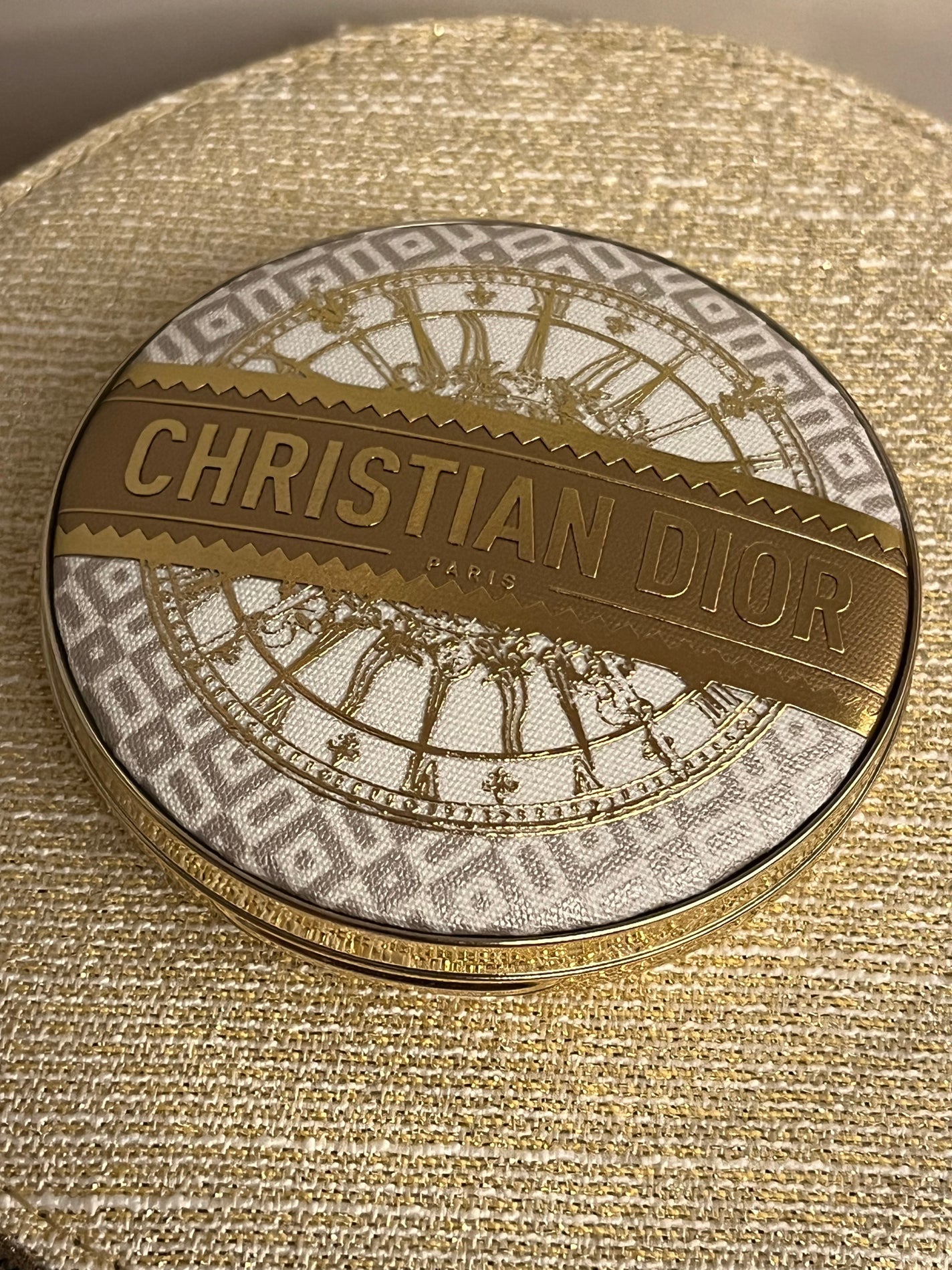 ディオールスキン フォーエヴァー クチュール ルミナイザー(クリスマス コレクション 2024 限定品)/Dior/プレストパウダーを使ったクチコミ(2枚目)