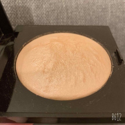 マットラディアンス ベイクドパウダー ハイライト01/ローラ メルシエ/パウダーハイライトを使ったクチコミ(4枚目)