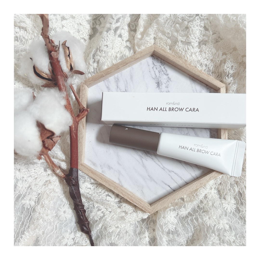 🌸 ハンオールブロウカラ

眉マスカラ𓂃𓈒𓏸

馴染みやすく使いやすい！

綺麗な発色で汗で落ちにくい印象😌

ブラシも短めで使いやすい✨


rom&nd
ハンオールブロウカラ
03
モダンベージュ
MODERN BEIGE
