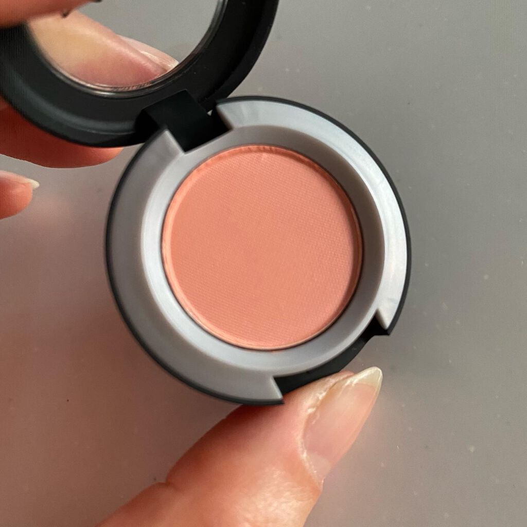 パウダー キス アイシャドウ ストライク ア ポーズ/M・A・C/単色アイシャドウを使ったクチコミ（2枚目）