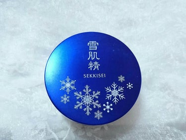 雪肌精  粉雪パウダー(おしろい)
SPF20  PA++      3500円(税抜き)
綺麗な粒子の細かい真っ白なパウダーです✧
ポンポンすると、サラサラのワントーン明るい肌に.*･ﾟ長時間使っても