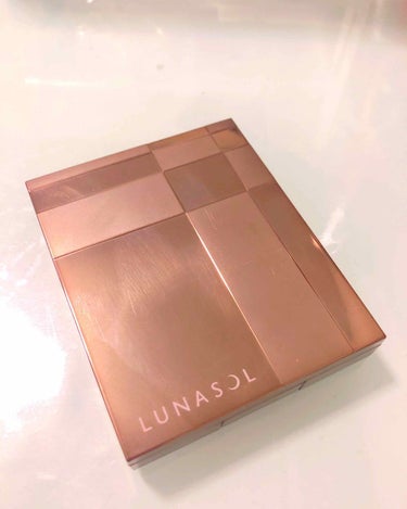 スキンモデリングアイズ/LUNASOL/アイシャドウパレットを使ったクチコミ（1枚目）