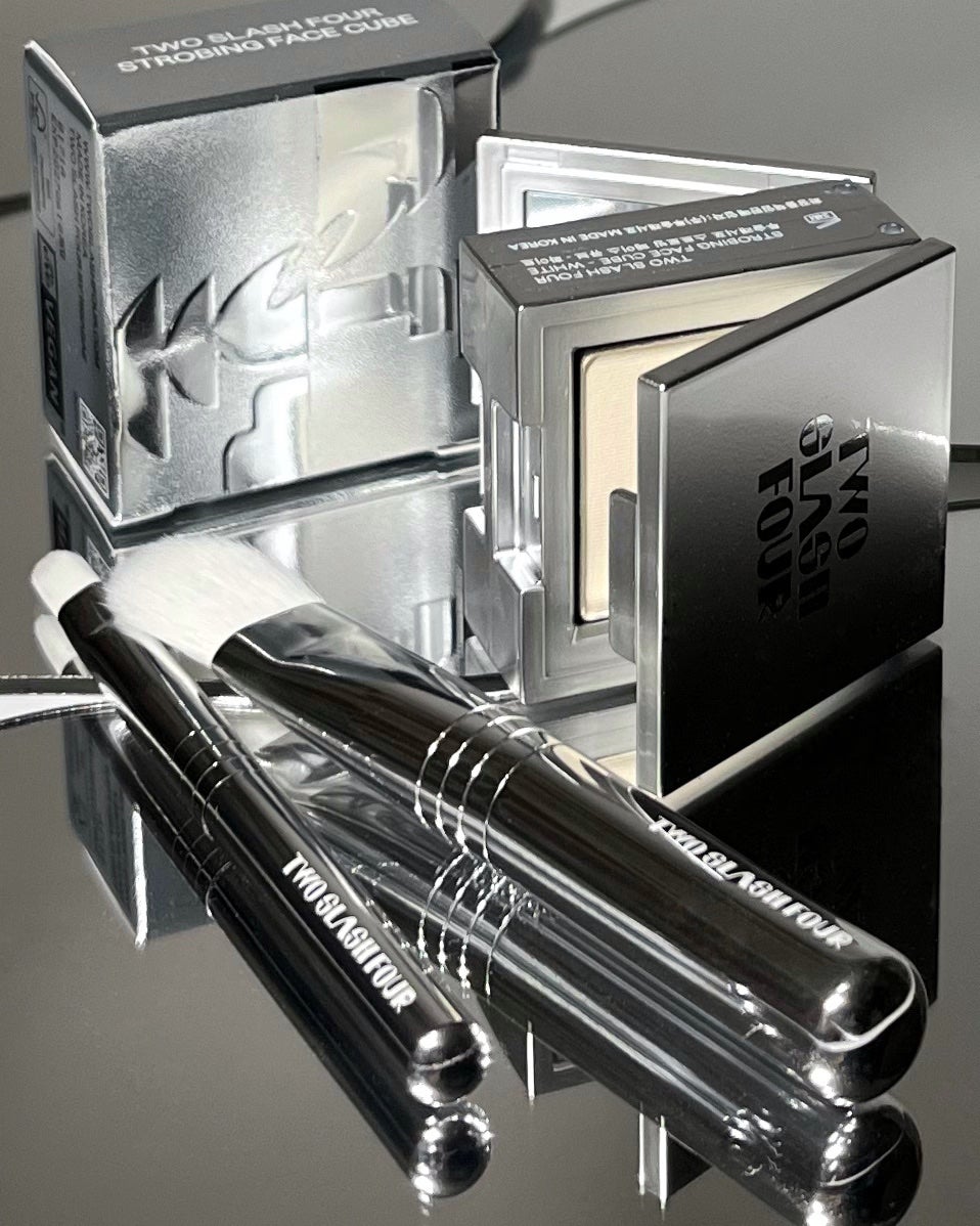 ストロビングフェイスキューブ/TWO SLASH FOUR/ハイライトを使ったクチコミ(1枚目)