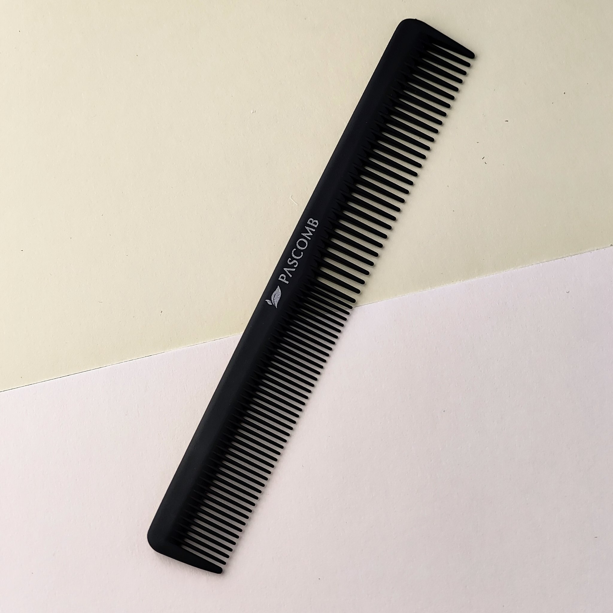 PASCOMB PASCOMB カットコームのクチコミ「植物由来の高品質バイオマスプラスチックと、国産の竹炭を使用した［PASCOMB カットコーム］.....」（2枚目）