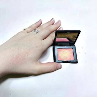 NARS ミニオーガズム ブラッシュ＆リップデュオのクチコミ「ベストセラーのORGASMは、ほのかなゴールドが美しいピーチピンクのアイコニックシェード。
ブ.....」（3枚目）