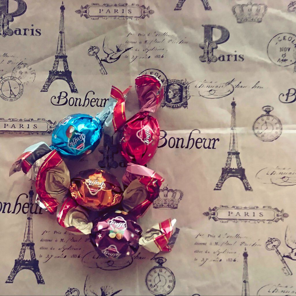 love ねこ on LIPS 「コスメ探索だけのはずが気が付けばチョコレートをカ━トに入れてい..」(2枚目)