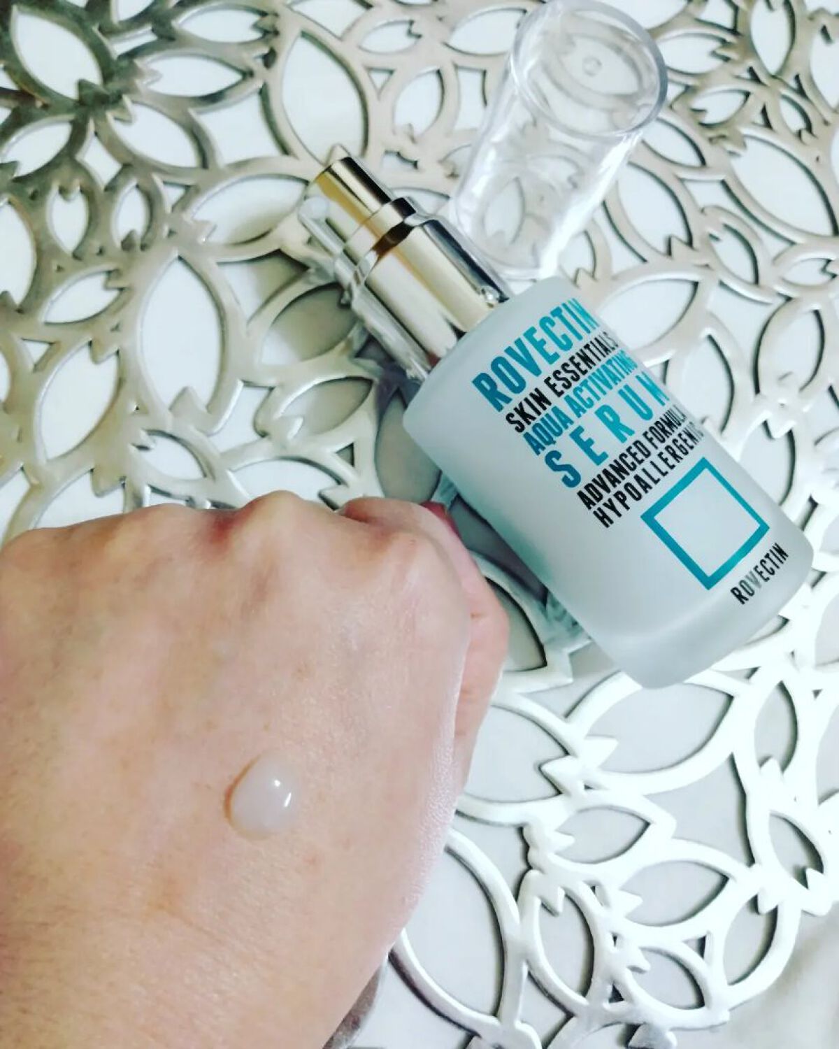 エッセンシャル アクアセラム/ロベクチン/美容液を使ったクチコミ（3枚目）
