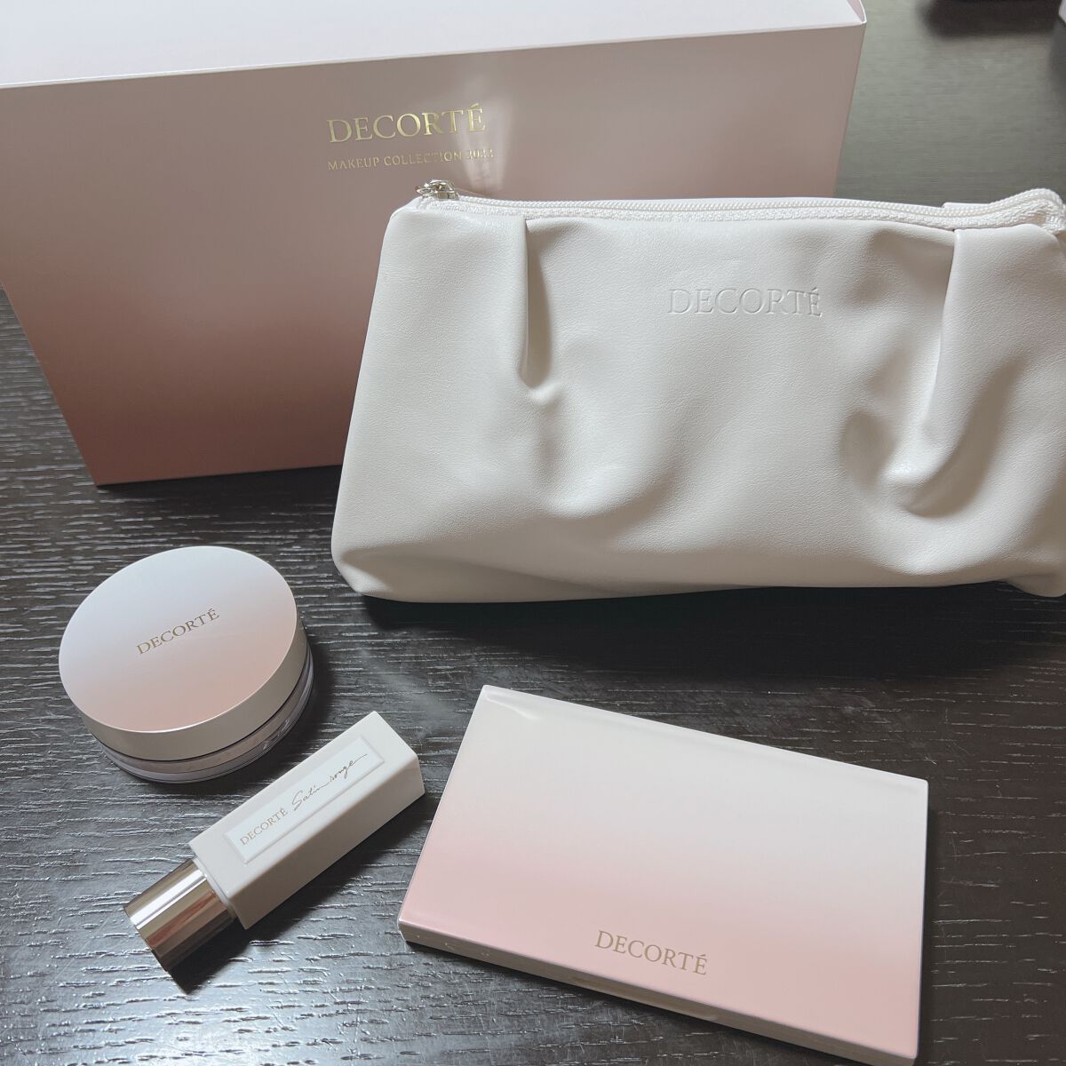 Ree◡̈♥︎ on LIPS 「コスメデコルテのクリスマスコフレお迎えしてきましたー🤤💕去年に..」(1枚目)