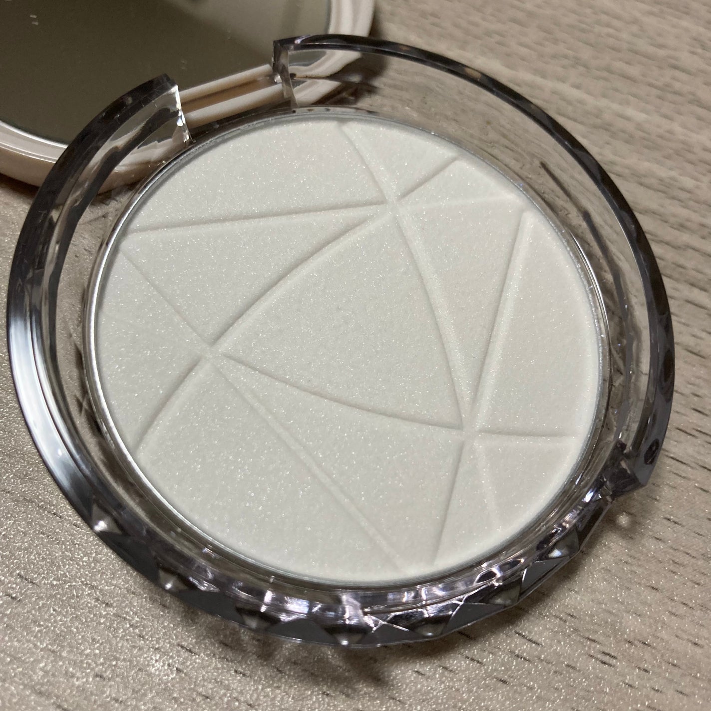 毛穴レスパウダー/CEZANNE/プレストパウダーを使ったクチコミ(2枚目)