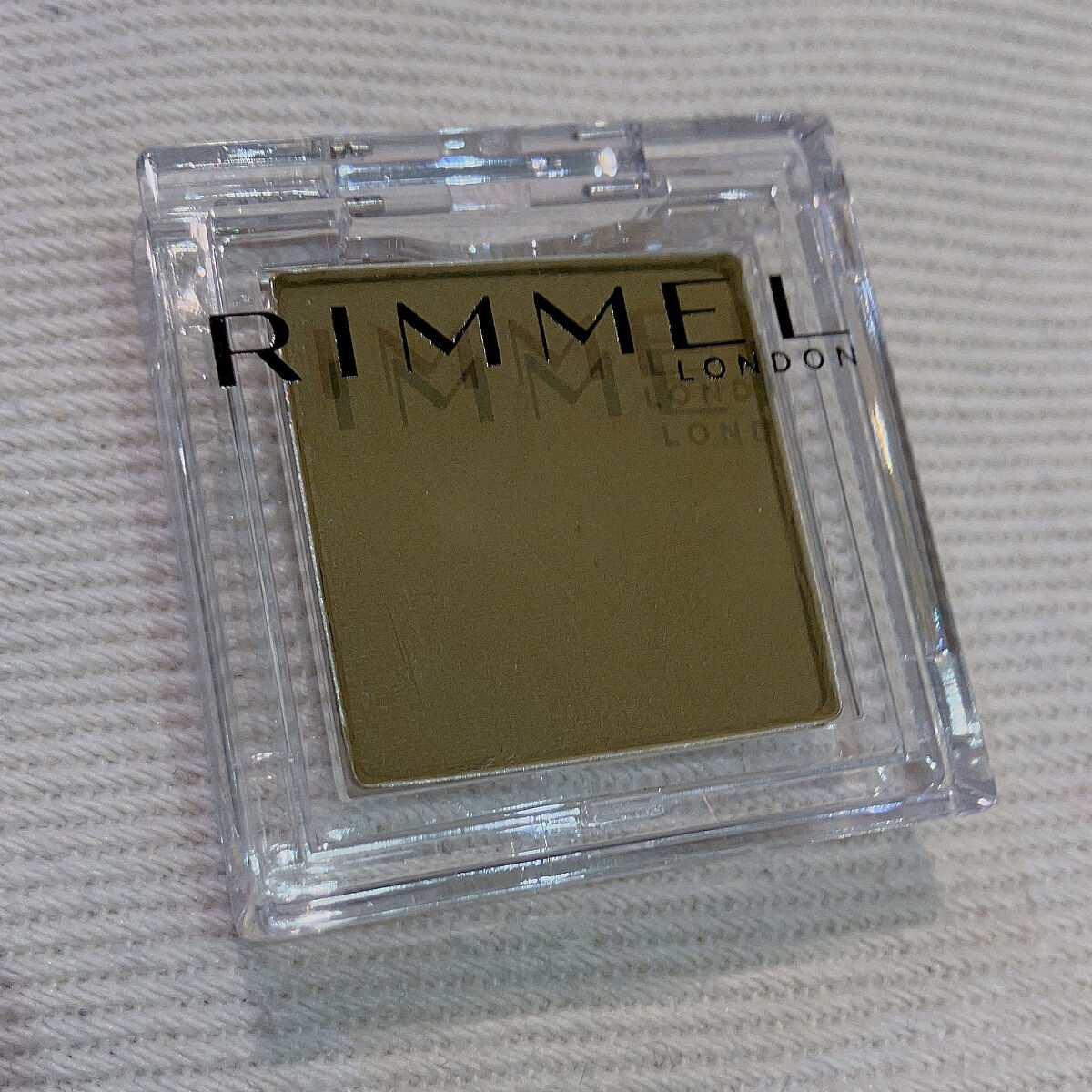 ワンダー キューブ アイシャドウ マット M005/リンメル ロンドン/単色アイシャドウを使ったクチコミ（1枚目）