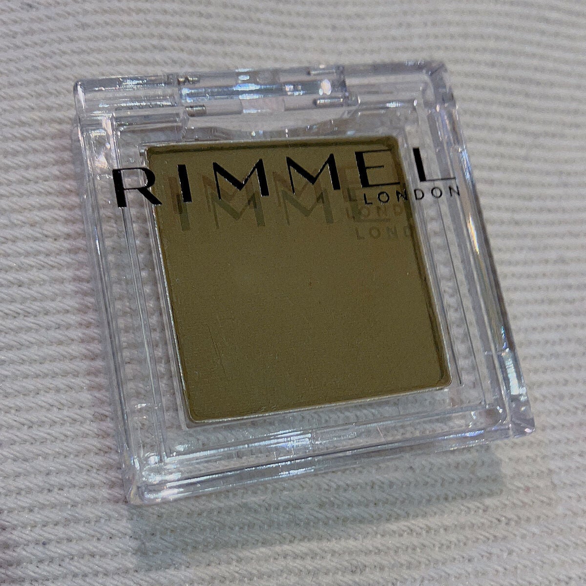 ワンダー キューブ アイシャドウ マット/リンメル ロンドン/単色アイシャドウを使ったクチコミ(1枚目)