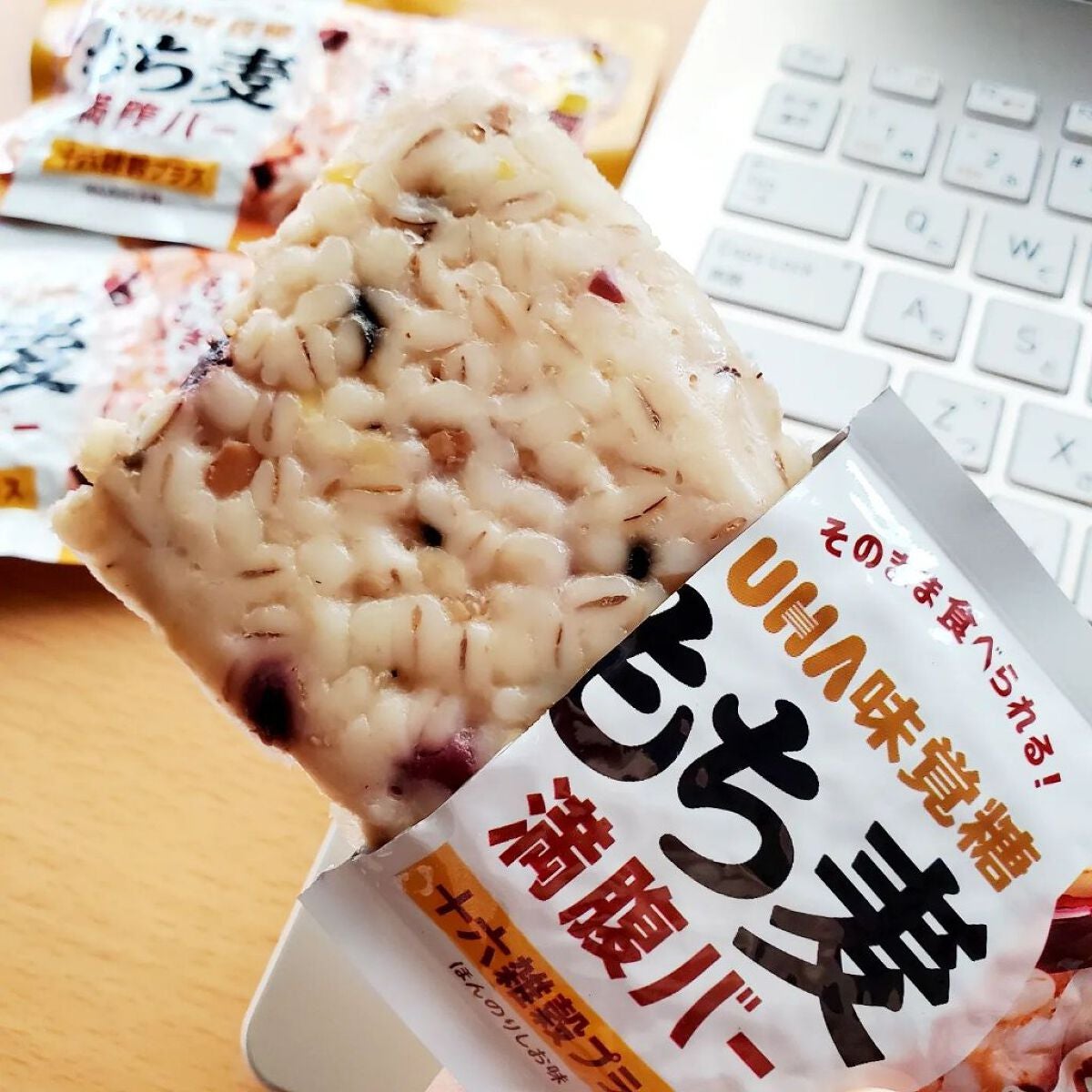 ぷにゃんこ主婦【フォロバ】 on LIPS 「UHA味覚糖/もち麦満腹バー十六雑穀プラス白米を使用せず、もち..」(2枚目)