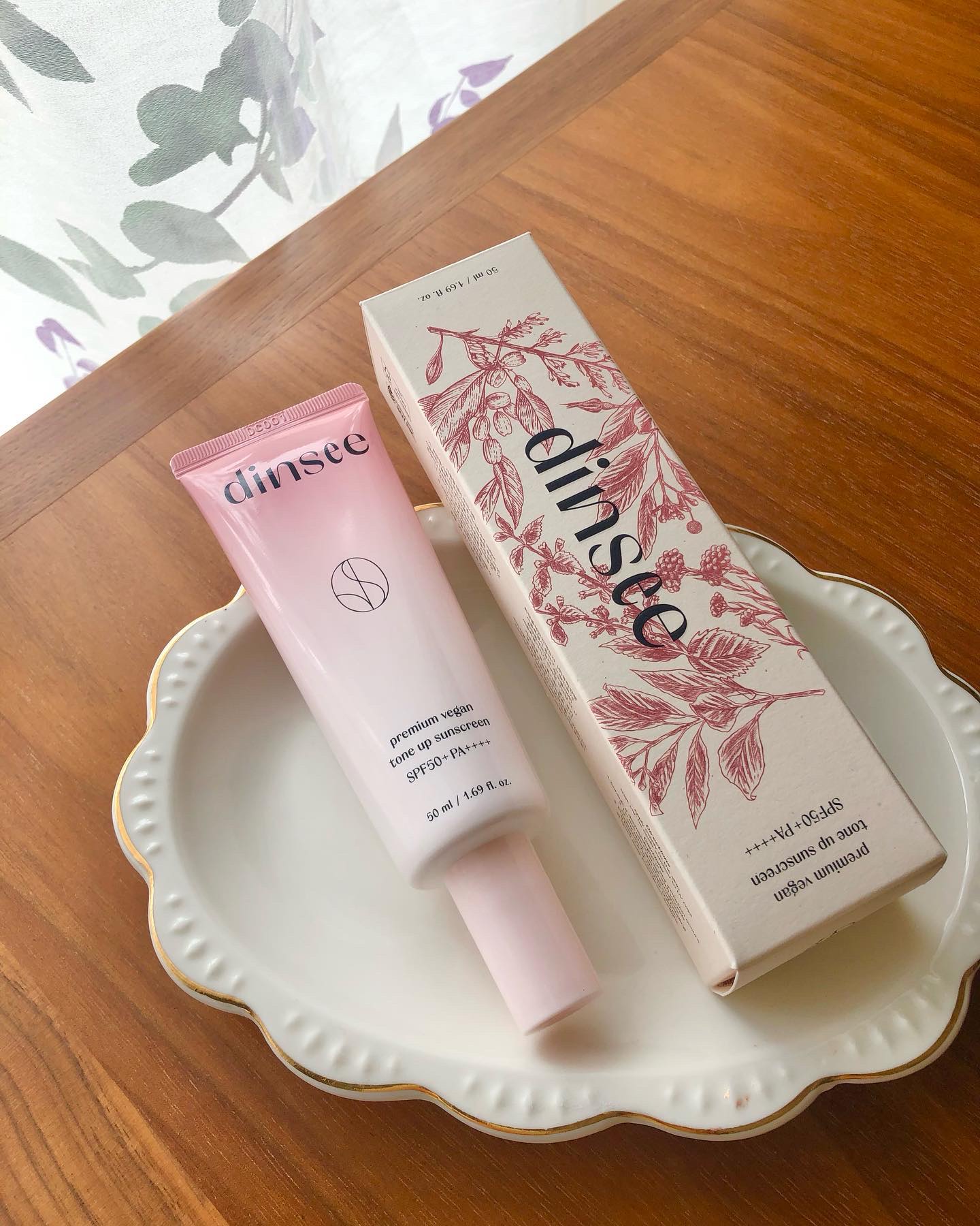 プレミ アムビーガン トーンアップ日焼け止め SPF50+PA++++/dinsee/日焼け止めミルクを使ったクチコミ（1枚目）