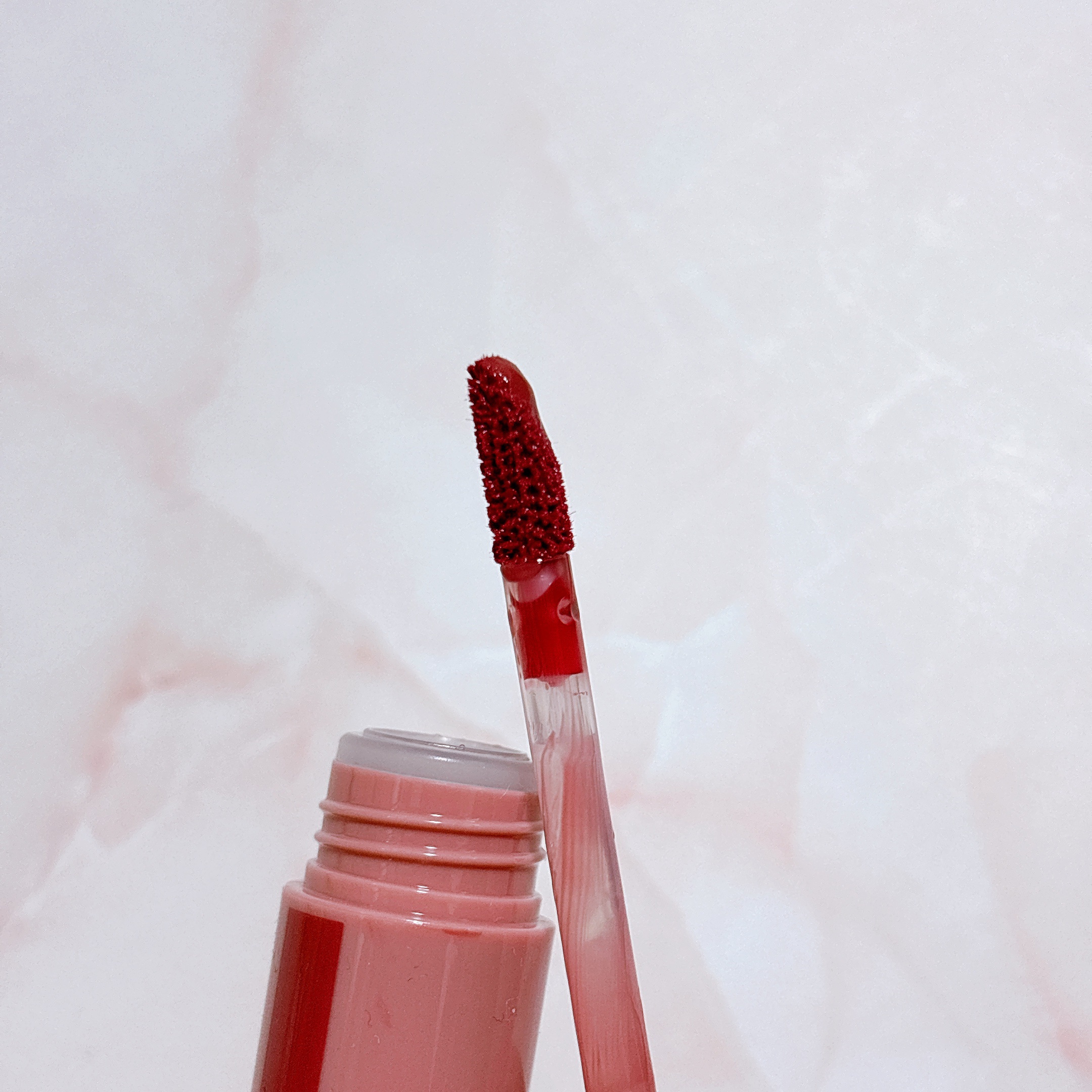 ジューシーラスティングティント/rom&nd/リップティントを使ったクチコミ（2枚目）