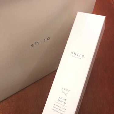 
shiro オードパルファン ホワイトリリー 40ml
¥3,800 (税抜)

欲しくて彼氏に買ってもらいました

shiro のサボンよりもお風呂上がりのような
優しい いい香りがするホワイトリリ